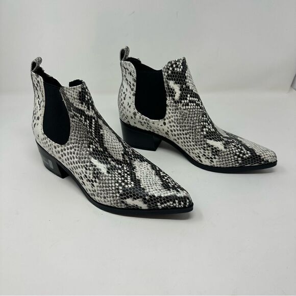 Blondo Snake White Pointed Toe Boots Ankle Booties 7.5 - Picture 1 of 7